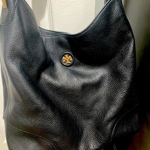 Tory Burch shoulder bag. Great condition.